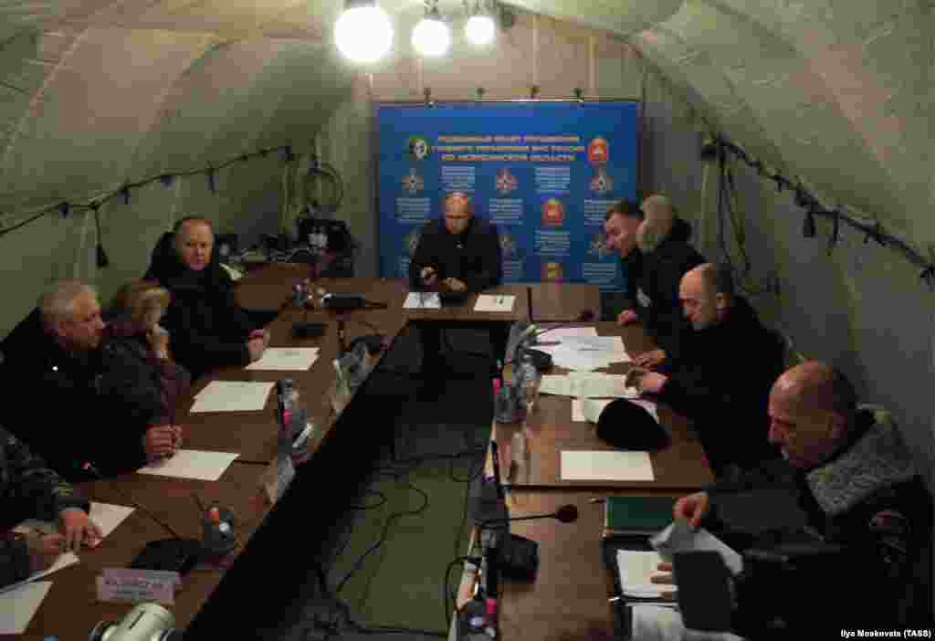 Putin attends an emergency meeting in Magnitogorsk on the tragedy.