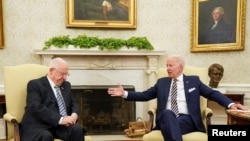 Presidenti amerikan, Joe Biden (djathtë) dhe presidenti i Izraelit, Reuven Rivlin (majtë). 