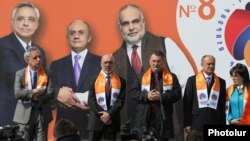 Armenia - Former Defense Minister Seyran Ohanian (second from right) and other leaders of the ORO opposition bloc hold a campaign rally in Yerevan, 11Mar2017.