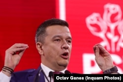 Sorin Grindeanu, la congresul de alegere a sa ca președinte PSD, din 7 noiembrie, unde a fost singurul candidat la șefia partidului din poziția de șef interimar după demisia predecesorului său, fostul premier Marcel Ciolacu, care a suferit la prezidențiale o înfrângere rușinoasă.
