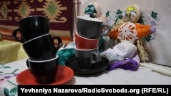 Cănile de cafea salvate din ruinele unei alte cafenele servesc acum clienții de la Ferma Mamei.