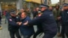 Policija u Banjaluci privodi demonstranta tokom protesta grupe "Pravda za Davida"