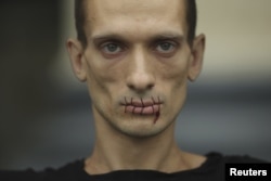 Акция Петра Павленского в поддержку Pussy Riot, 2012