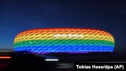 Местната управа в Мюнхен поиска стадионът да бъде осветен с цветовете на дъгата за срещата Германя - Унгария