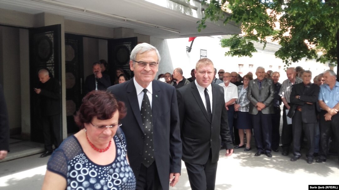 Pastorul László Tőkés la înmormântarea Doinei Cornea.