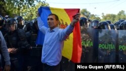 Protestele şi vuvuzele de la sărbătorirea celor 25 de ani de independenţă 