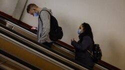 Метро жолаушылары коронавирус пандемиясы кезінде. Көрнекі сурет.