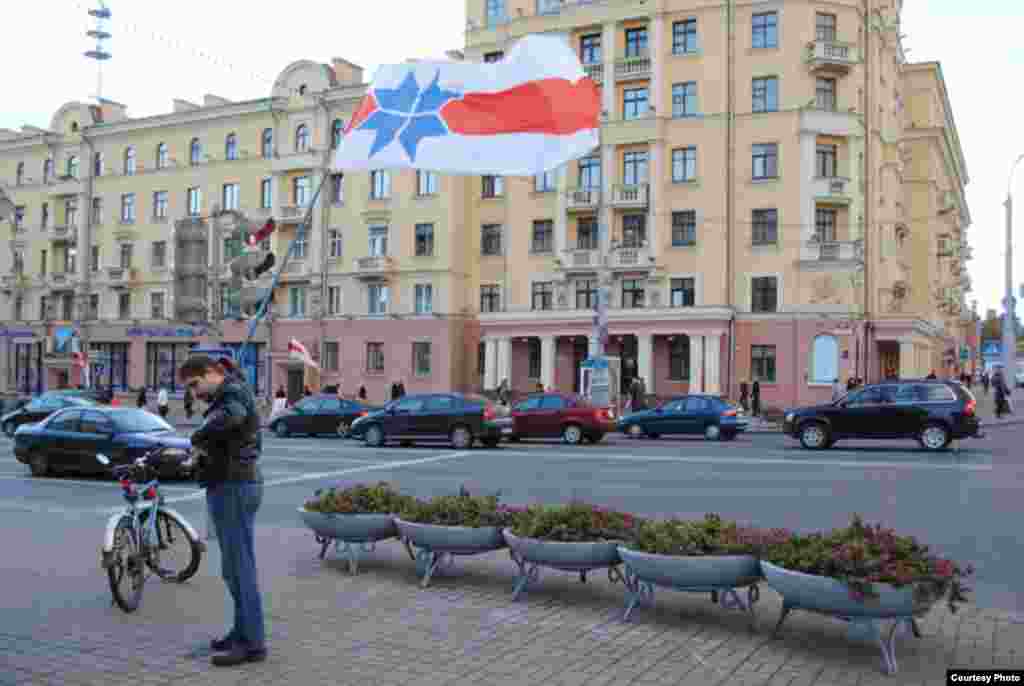 Ірына Язерская - Пікет па зборы подпісаў паміж плошчамі Якуба Коласа і Перамогі 15 кастрычніка, удзельнік пікету.