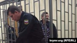 Ахтем Чийгоз під час суду в Криму