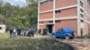 Disa punonjës në vendin ku gjendet trafoja që u dogj në ndërmarrjen Trepça, në Stantërg. Si pasojë e incidentit, 63 minatorë u bllokuan qindra metra nën tokë.