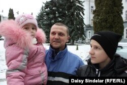 Ihor, cu fiica Bojenka şi fiul Nazar, Lvov, 10 februarie 2015