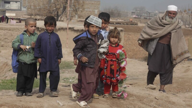 Пакистан: чатырда карыган ооган качкындары