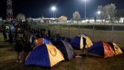 Migranti spavaju u šatorima na srpsko-mađarskoj granici kod mesta Kelebija u Srbiji, februar 2020.