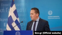 Портпаролот на грчката влада, Стелиос Пецас