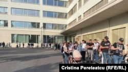 Moldova - Poze trimise de Cristina Pereteatcu din Berlin, Germania. Pentru alegerile de astazi in Germania au fost deschise unsprezece sectii de votare, la Berlin - una, in cadrul unei scoli.