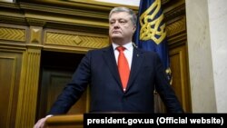Президент України Петро Порошенко на засіданні Верховної Ради щодо запровадження воєнного стану в Україні. Київ, 26 листопада 2018 року