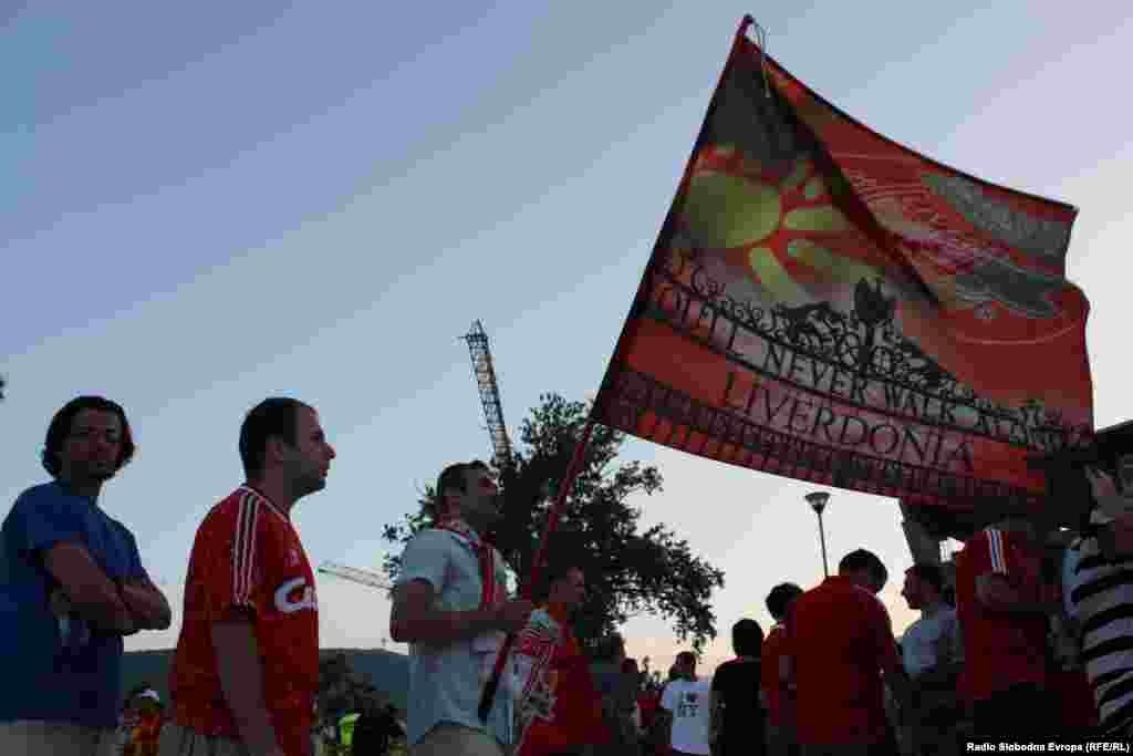 Македонски навивачи на Ливерпул пред мечот со Работнички во Скопје за кваливикациите во Европската лига во фудбал