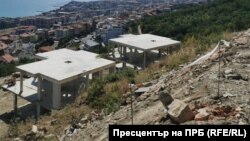 Строящите се къщи в комплекса "Венид Еко Вилидж" в "Св. Влас"