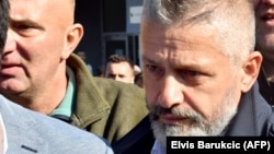Насер Орич залишає залу суду в Сараєві, 9 жовтня 2017 року