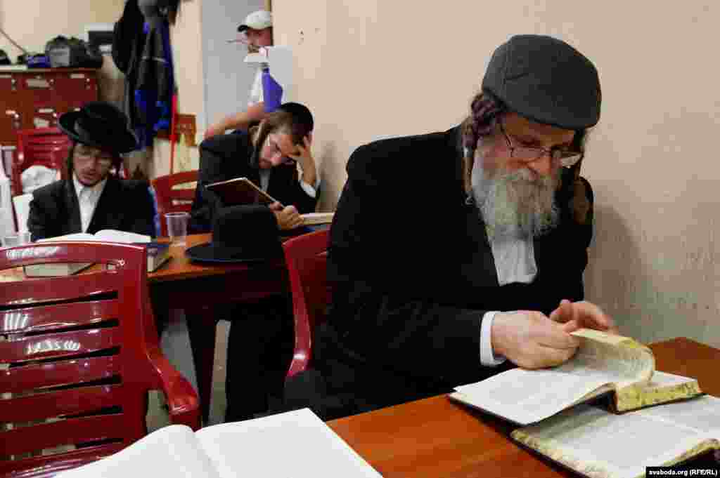 The pilgrims in Homel have been spending their time mostly praying or studying the Torah. If the Hasidim do not arrive in Ukraine by September 18, they will stay in the Belarusian city to celebrate Rosh Hashanah. The holiday begins on the Sabbath, when many things are prohibited, including travel.