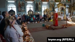 Празднование Пасхи в храме святых равноапостольных князей Владимира и Ольги Православной церкви Украины в Симферополе, 28 апреля 2019 года