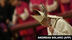 Папа римский Франциск во время Рождественской молитвы 