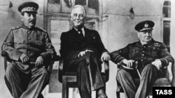 Сталин, Рузвельт и Черчилль в Тегеране, 1943