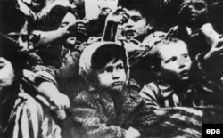 Нацистер Освенцим концлагерінде тұтқында ұстаған балалар. Қаңтар, 1945 жыл.