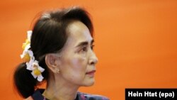 آنگ سان سوچی، رهبر منتخب غیرنظامی میانمار