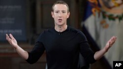 Mark Zuckerberg, fondator și proprietar Facebook