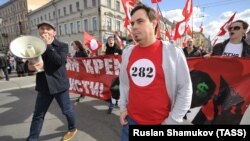 Петербурда Русия җинаять кодексының 282нче маддәсенә ризасызлык белдерүче. 1 май, 2012 ел.