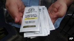  Fentanilul este un analgezic opioid sintetic utilizat ca anestezic general și în tratamentul durerilor cronice și severe. Este eliberat doar pe bază de rețetă specială pentru substanțe narcotice. 