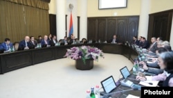 Armenia - Prime Minister Nikol Pashinian holds a cabinet meeting in Yerevan, January 17, 2019.