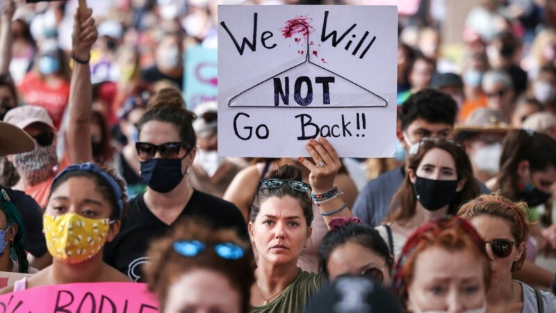 ده‌ها هزار زن در سراسر آمریکا در اعتراض به قانون منع سقط جنین تجمع کردند