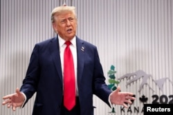 Donald Trump, în timpul unei discuții, cu ocazia summit-ului G7 din Canada, luni, 19 iunie. Imagine cu caracter ilustrativ.