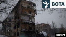 Ndërtesa të dëmtuara nga një sulm rus në rajonin e Donjeckut të Ukrainës.