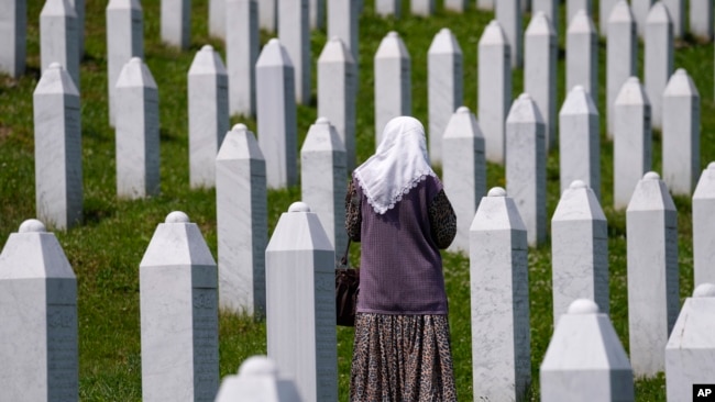 Qendra përkujtimore Potoçari, ku janë të varrosura viktimat e masakrës së Srebrenicës.