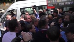 Біля Кабміну проходить акція «Припиніть знищувати поліклініки!» (відео)