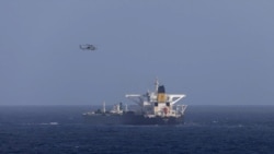 Військовий гелікоптер США над затриманим танкером, 20 грудня 2025 року