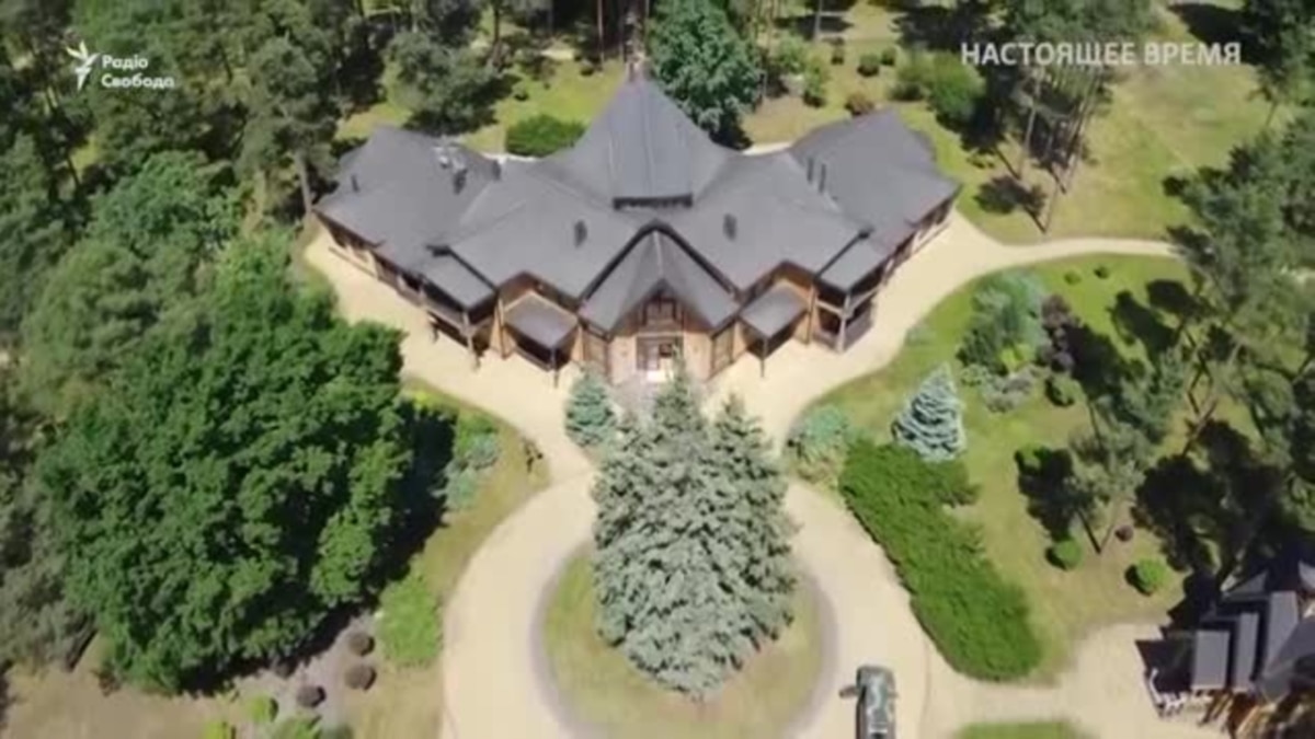 На місці колишньої резиденції Януковича планують відкрити готель. Екскурсія Сухолуччям (відеорепортаж)