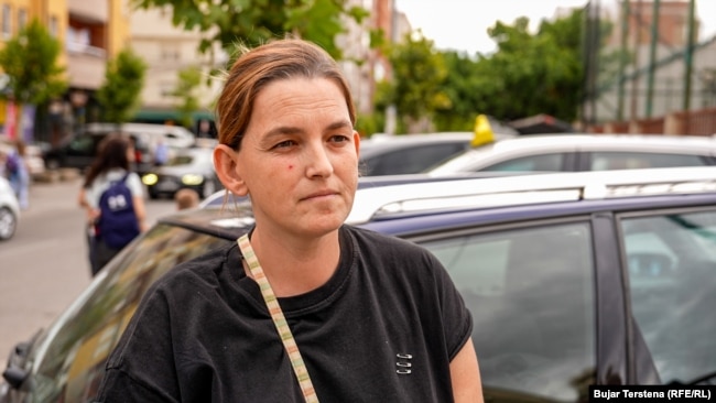 Sara, nënë e trinjakëve në klasë të tetë