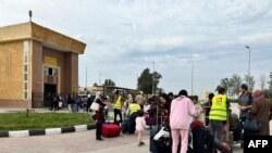Palestinezët dhe personat me pasaporta të huaja të evakuuar në Egjipt përmes pikëkalimit Rafah. 12 nëntor 2023. 