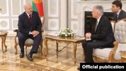 Аляксандар Лукашэнка і Станіслаў Карчэўскі на сустрэчы ў Менску ў сьнежні 2016 году.