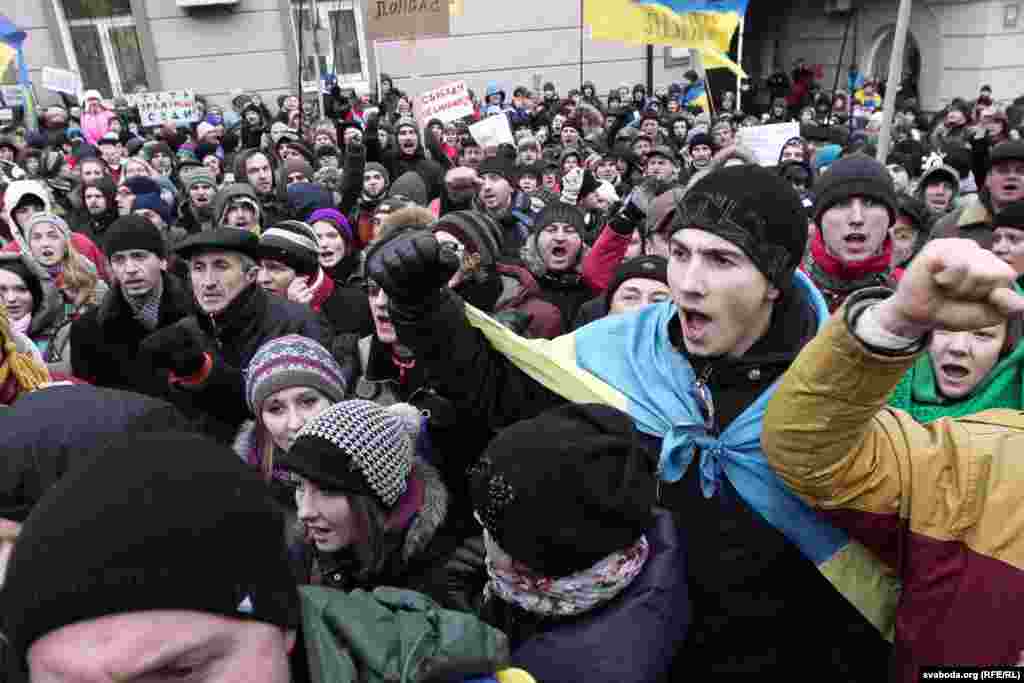 Пратэстоўцы пад Кіеўскім судом