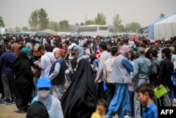 ورود پناهجویان افغان به مرز اسلام قلعه بین ایران و افغانستان، شنبه ۱۴ تیر