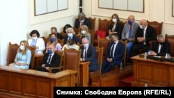 Министрите от третия кабинет на Бойко Борисов в парламента по време на гласуването на вота на недоверие