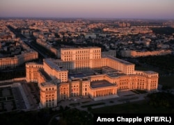 Pallati i Parlamentit në Bukuresht.