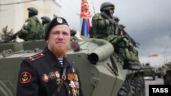 Донецк. 9 мая 2015 Арсен Павлов перед началом военного парада. Донецк. 9 мая 2015. Михаил Соколов/ТАСС