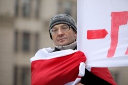 The demonstrators chanted "Independence!" and "Long Live Belarus!"