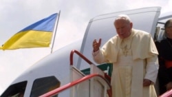 Під час візиту папи Римського Івана Павла Другого до України. Київ, 23 червня 2001 року 